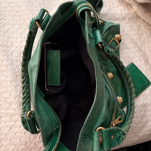 🥀 Authentic BALENCIAGA Chevre Giant 21 Gold Hardware City tote in Vert Gazon 🥀 - Picture 11 of 16